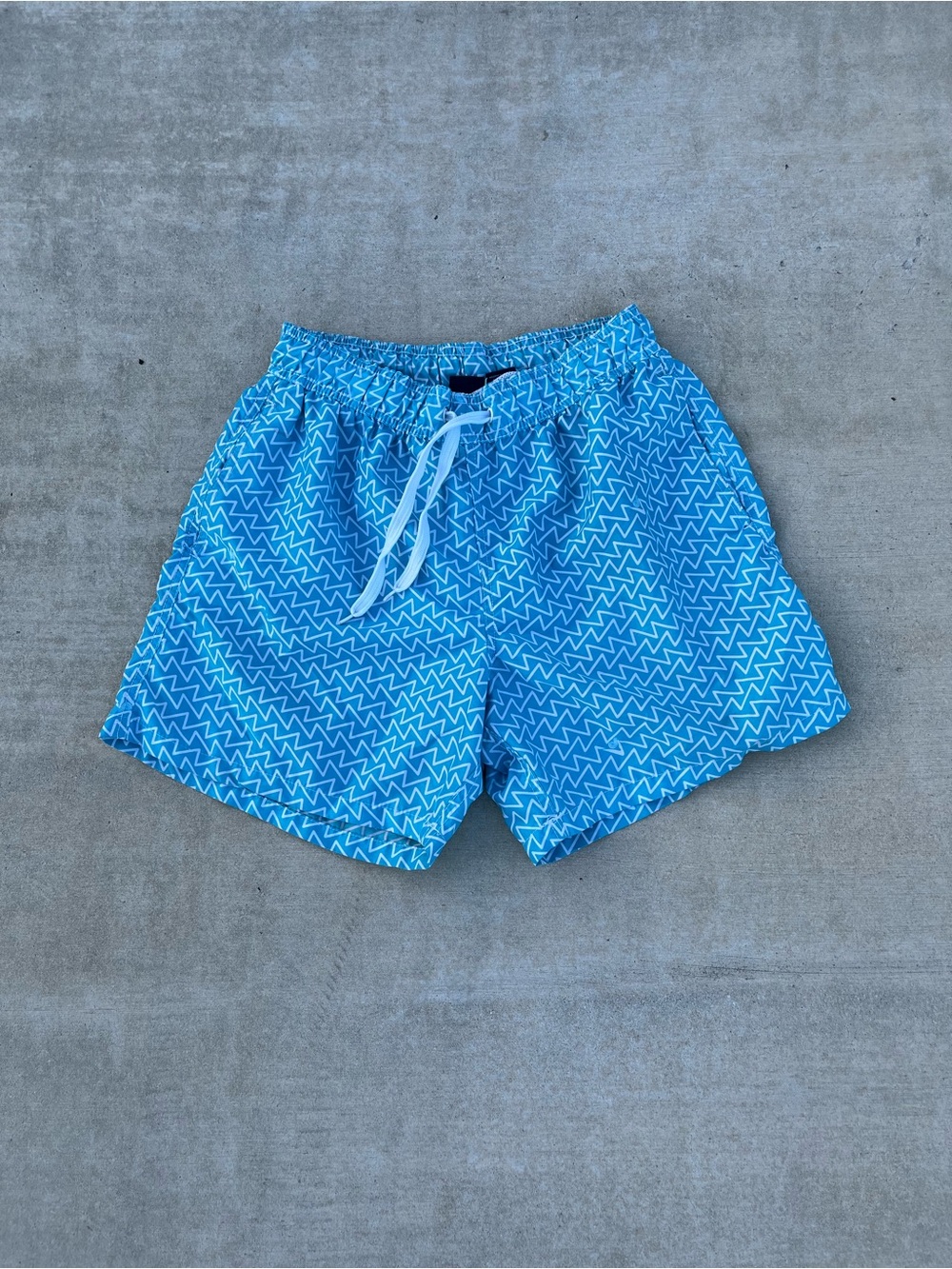 Kanu Surf Men's Light Blue Zigzag Swim Trunks with Drawstring size L
